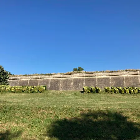 דירה Beau Duplex A 2 Pas De La Citadelle *